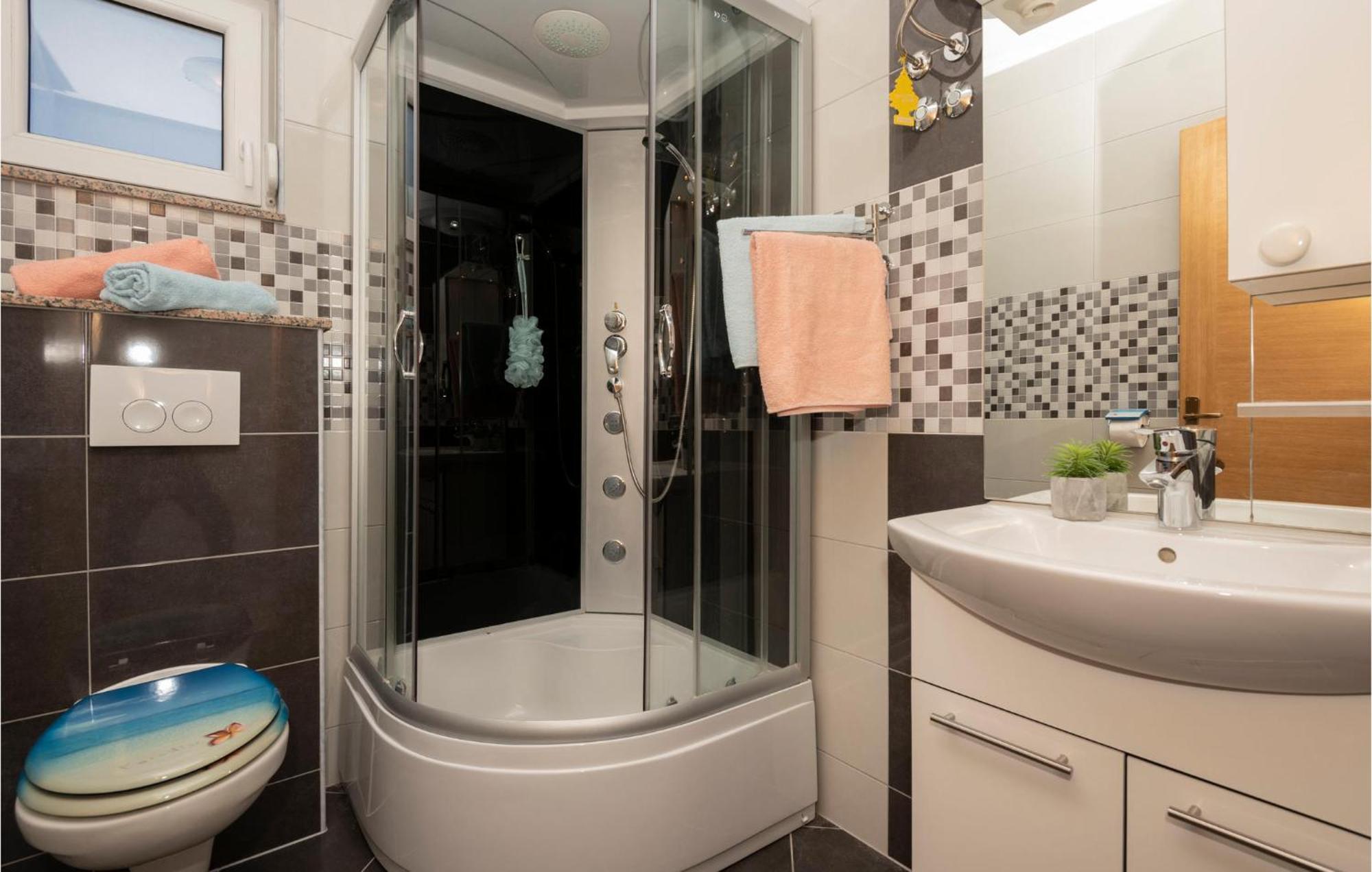 Stunning Apartment In Krvavica With Kitchen מראה חיצוני תמונה