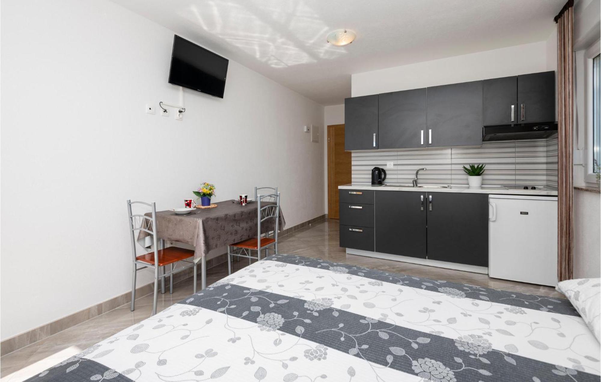 Stunning Apartment In Krvavica With Kitchen מראה חיצוני תמונה
