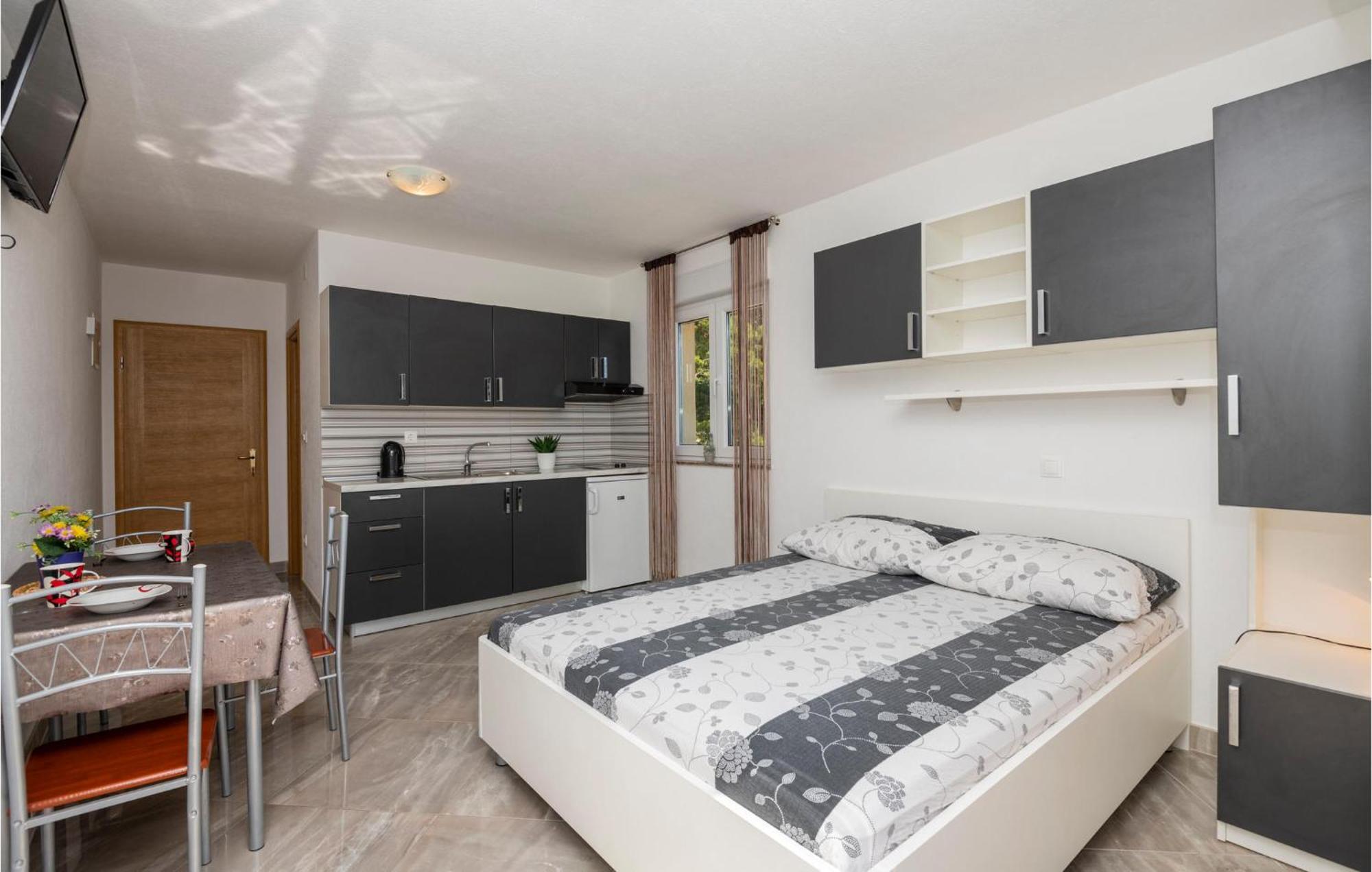 Stunning Apartment In Krvavica With Kitchen מראה חיצוני תמונה
