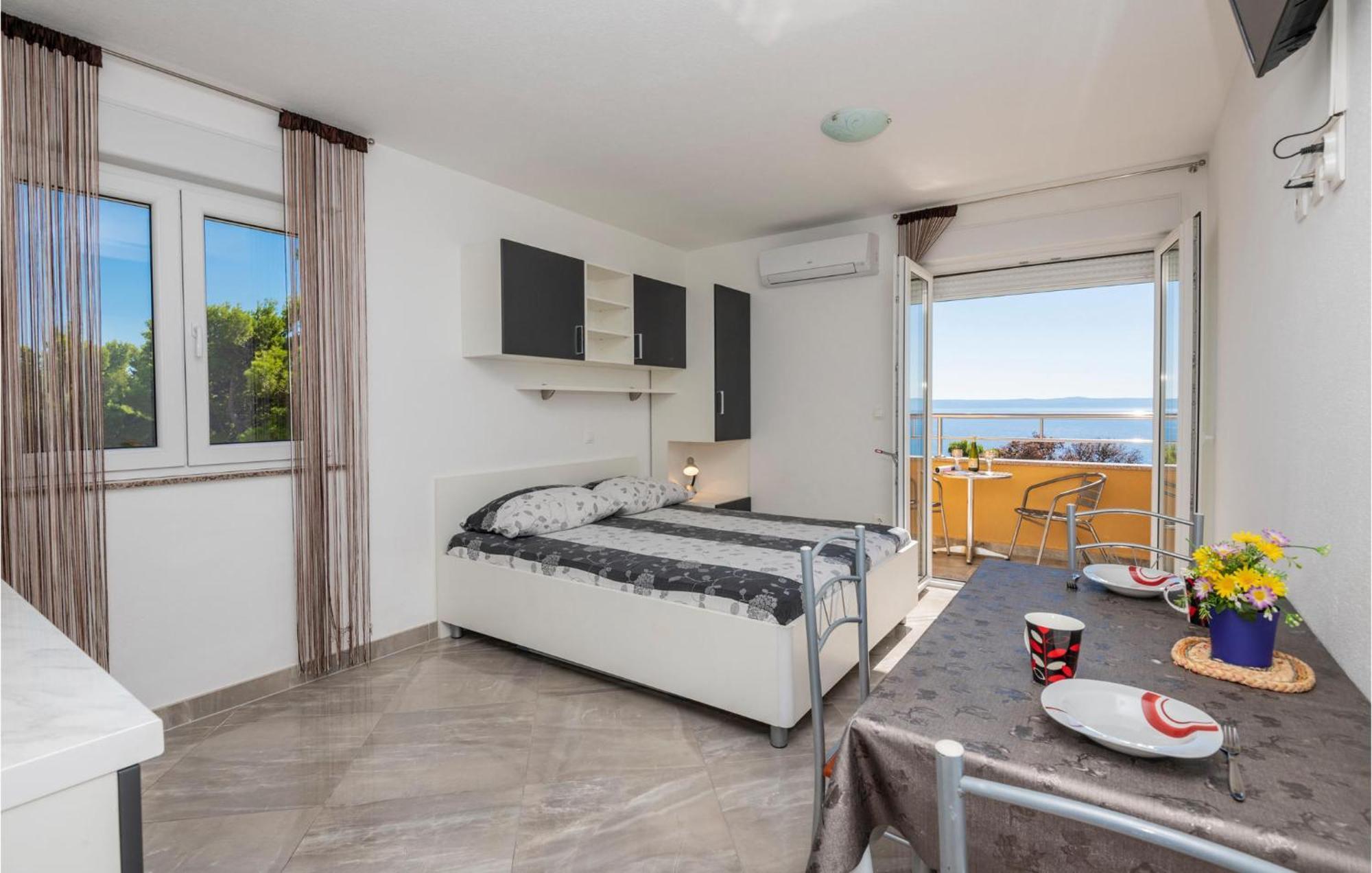 Stunning Apartment In Krvavica With Kitchen מראה חיצוני תמונה