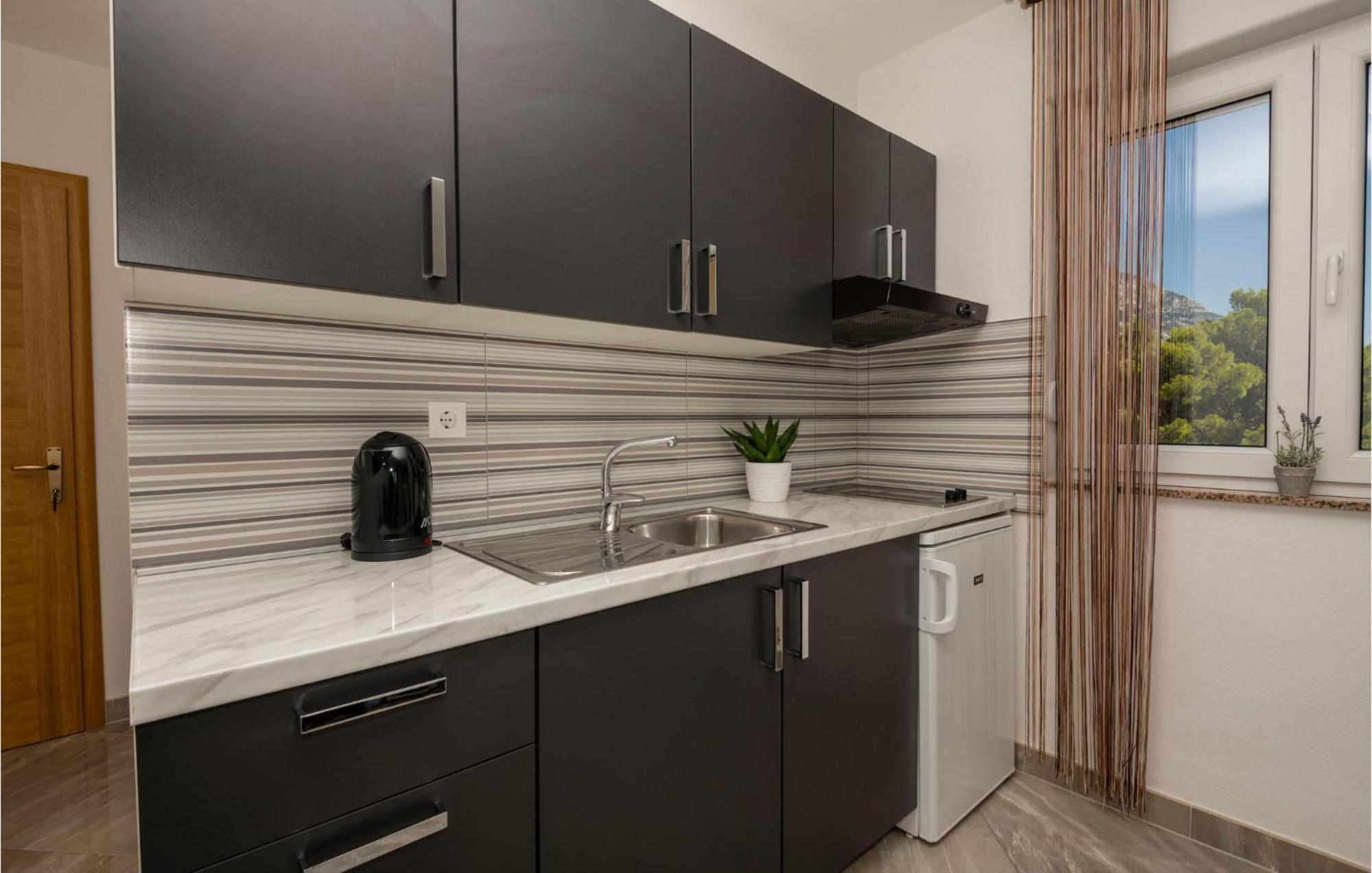 Stunning Apartment In Krvavica With Kitchen מראה חיצוני תמונה